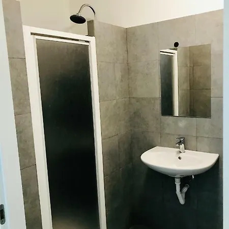 Niguarda בית הארחה *